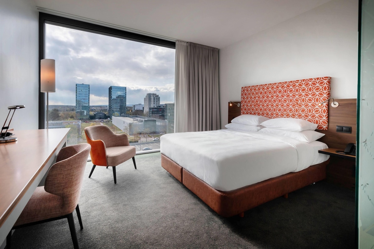 Suite, 1 Bedroom | Hypo-allergenic bedding available, Select Comfort beds, minibar