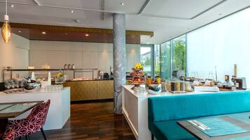 Daily buffet breakfast for a fee