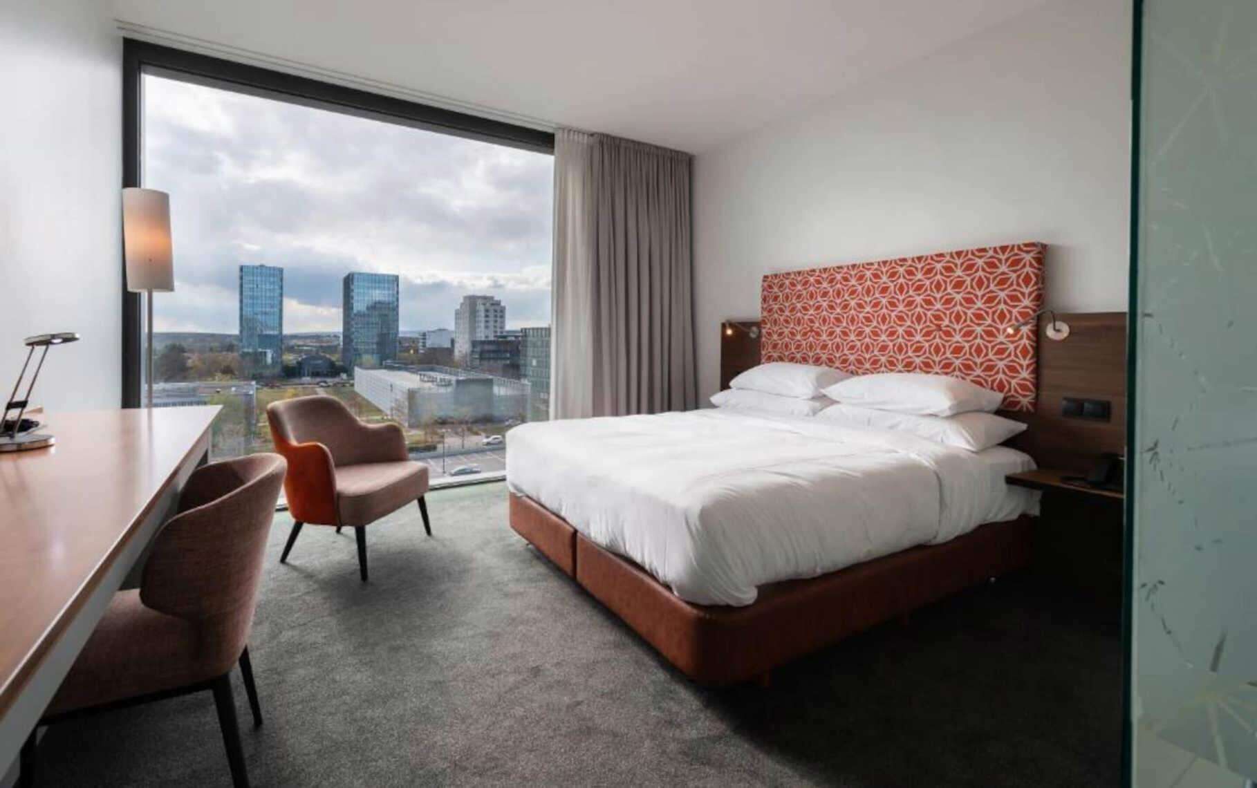 Hypo-allergenic bedding, Select Comfort beds, minibar, in-room safe