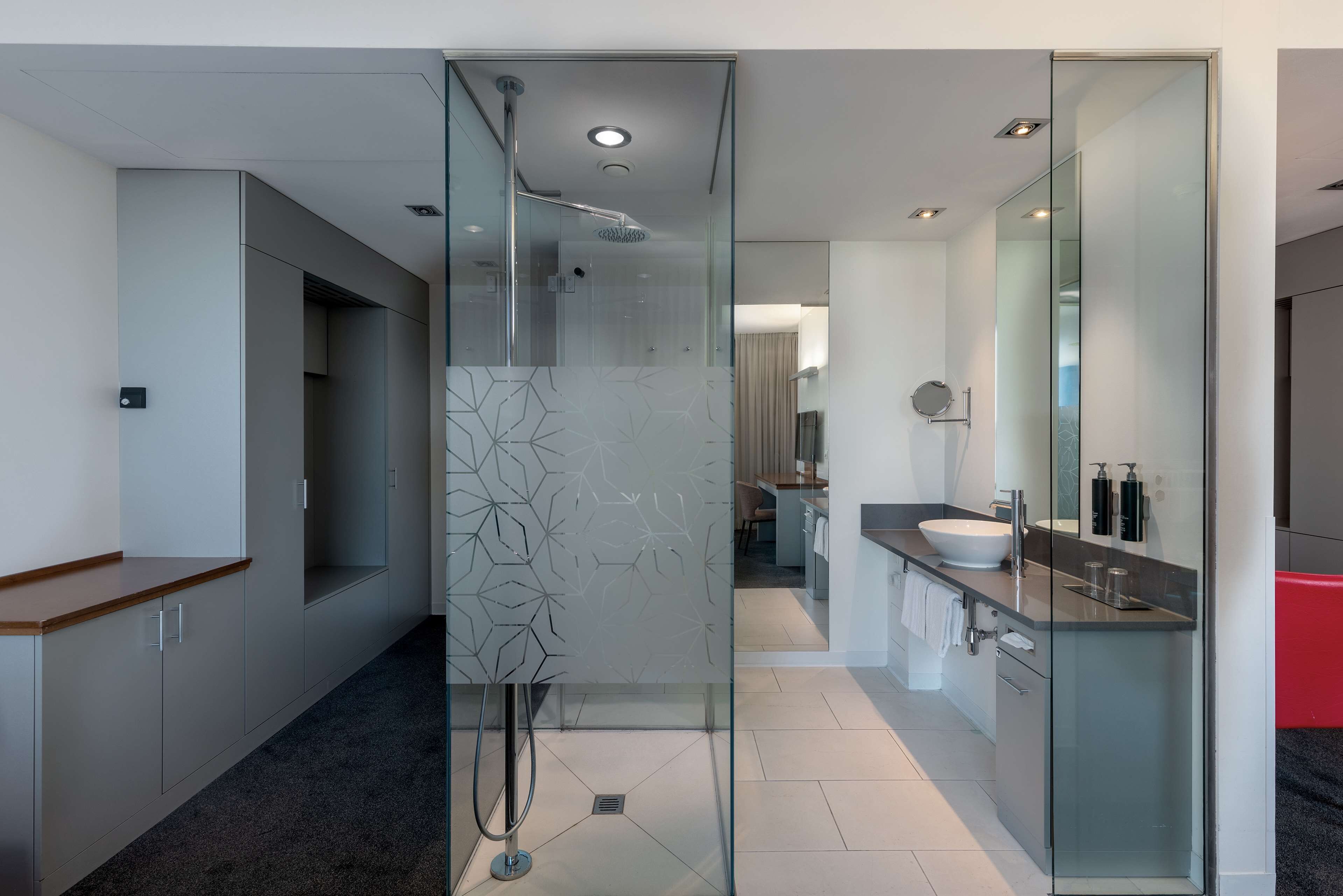 suite, 1 bedroom | bathroom | combined shower/bathtub, free toiletries, hair dryer, slippers