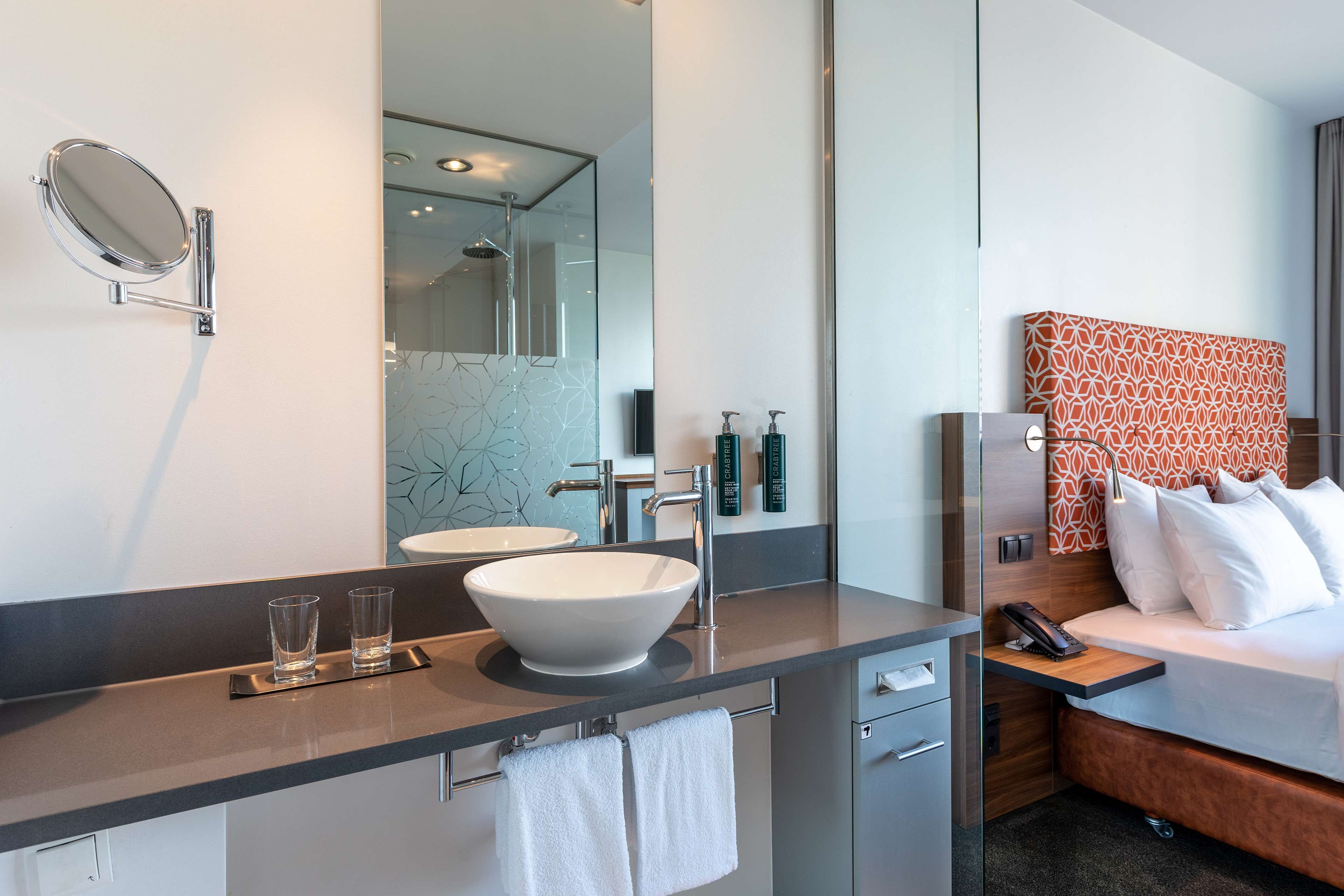 junior suite, 1 king bed | bathroom | combined shower/bathtub, free toiletries, hair dryer, slippers