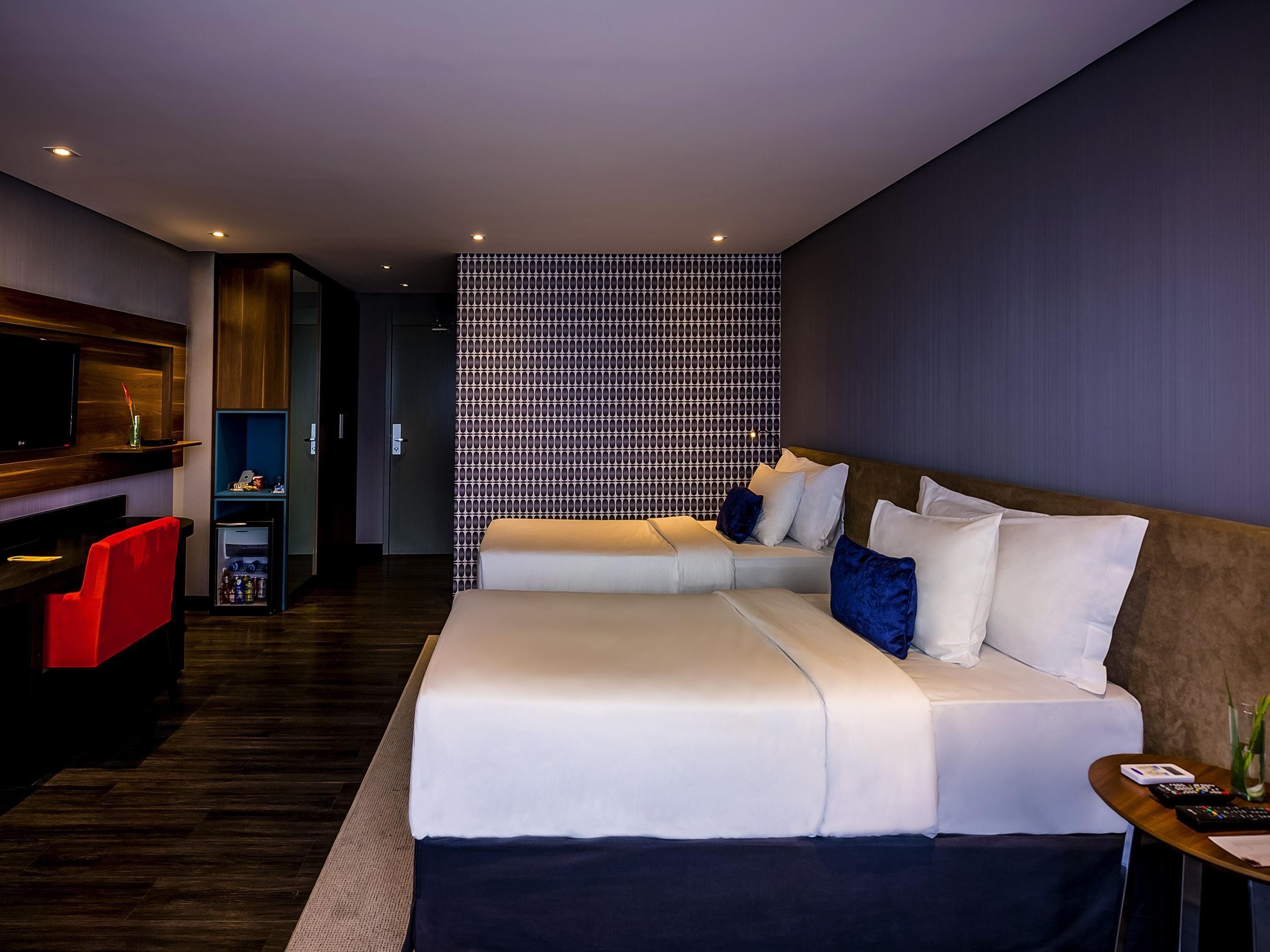 Quarto luxo, 2 camas de solteiro | Roupas de cama premium, frigobar, cofres nos quartos, escrivaninha