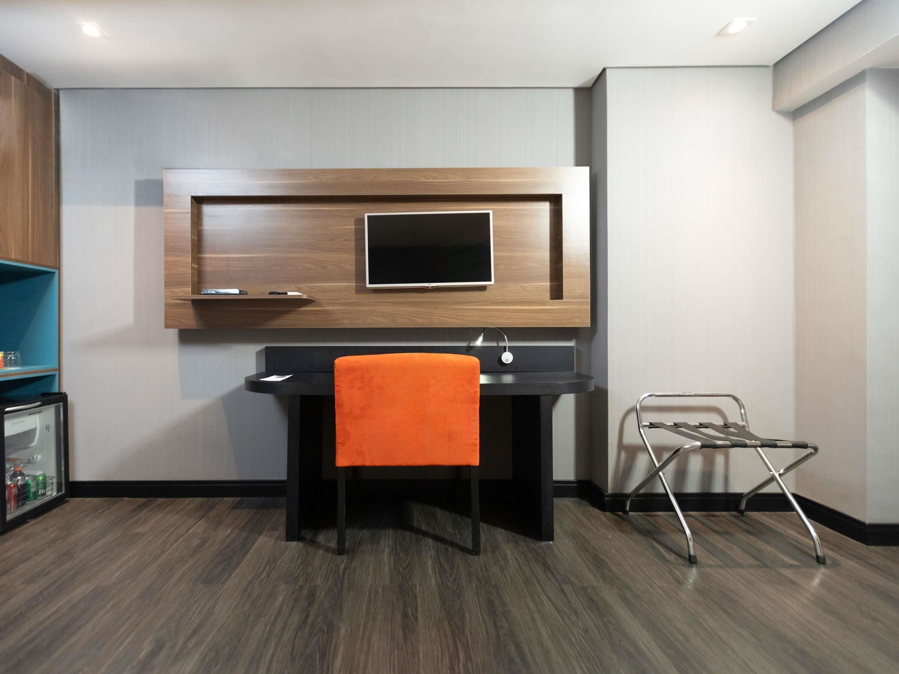 deluxe room, 1 double bed | premium bedding, minibar, in-room safe, desk