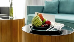 Suite Mewah, 1 Tempat Tidur King dengan tempat tidur Sofa | Seprai premium, minibar, brankas, dan meja kerja
