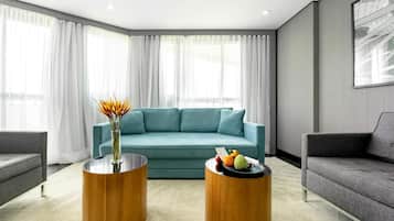 Suíte superluxo, 1 cama King e sofá-cama | Roupas de cama premium, frigobar, cofres nos quartos, escrivaninha