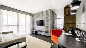 Suíte executiva, 1 cama King e sofá-cama | Roupas de cama premium, frigobar, cofres nos quartos, escrivaninha