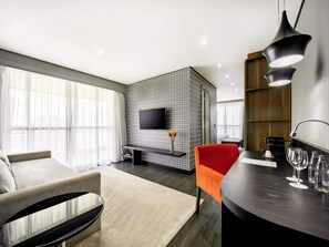 Suite Exécutive, 1 très grand lit et 1 canapé-lit | Literie de qualité supérieure, minibar, coffres-forts dans les chambres