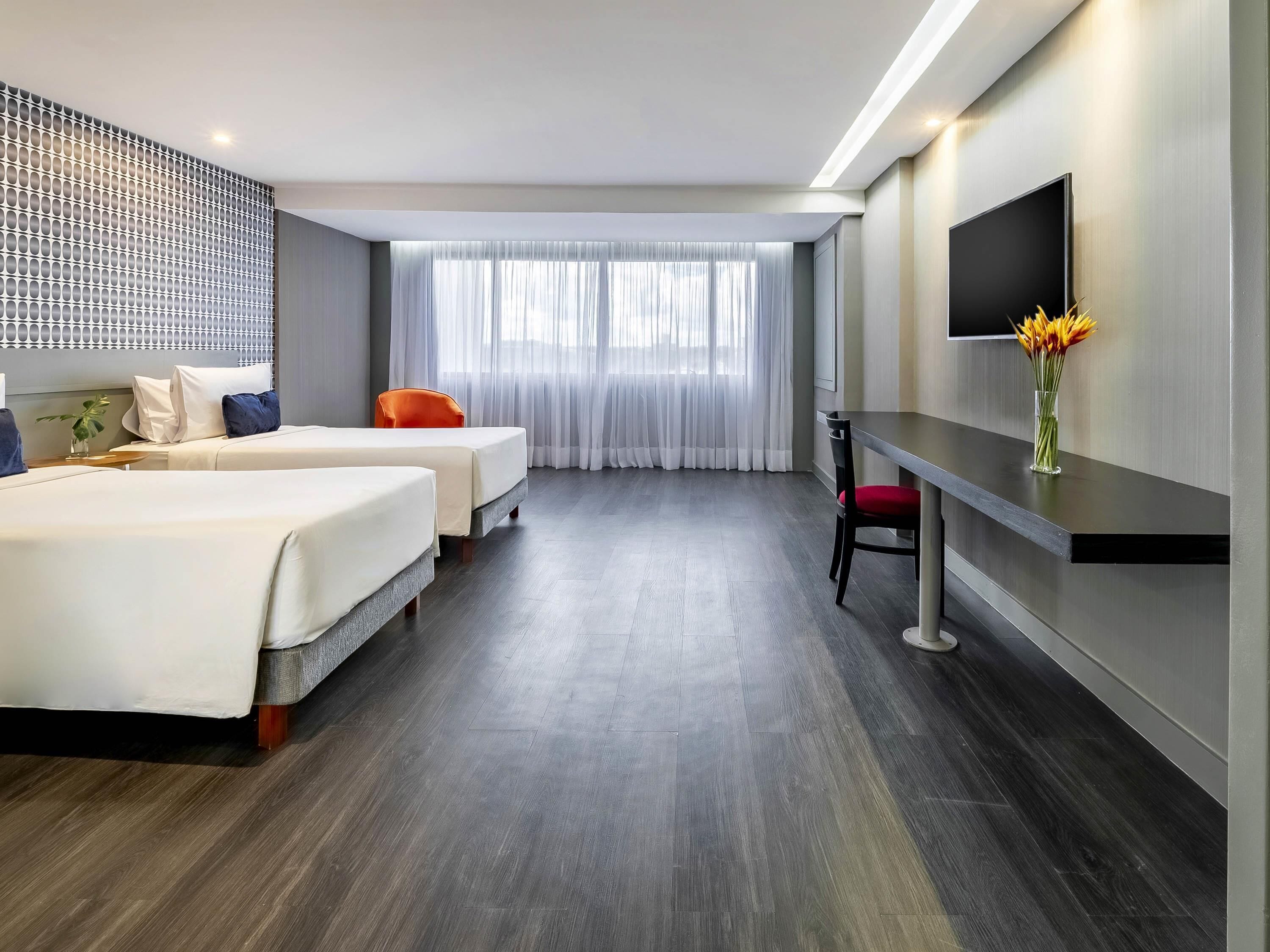 Quarto superior, 2 camas de solteiro | Roupas de cama premium, frigobar, cofres nos quartos, escrivaninha