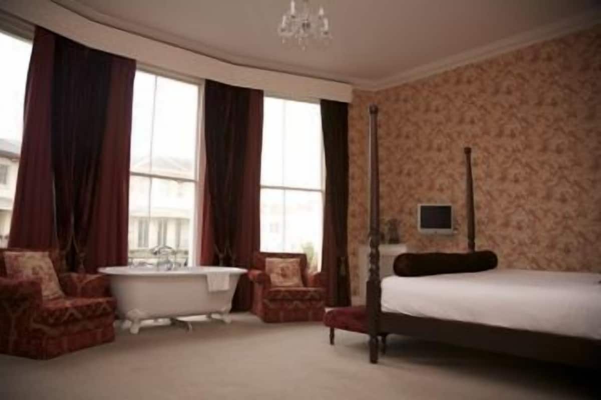 Single Room | Premium bedding, in-room safe, desk, iron/ironing board (on request)