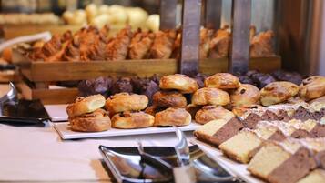 Daily buffet breakfast (EUR 17 per person)