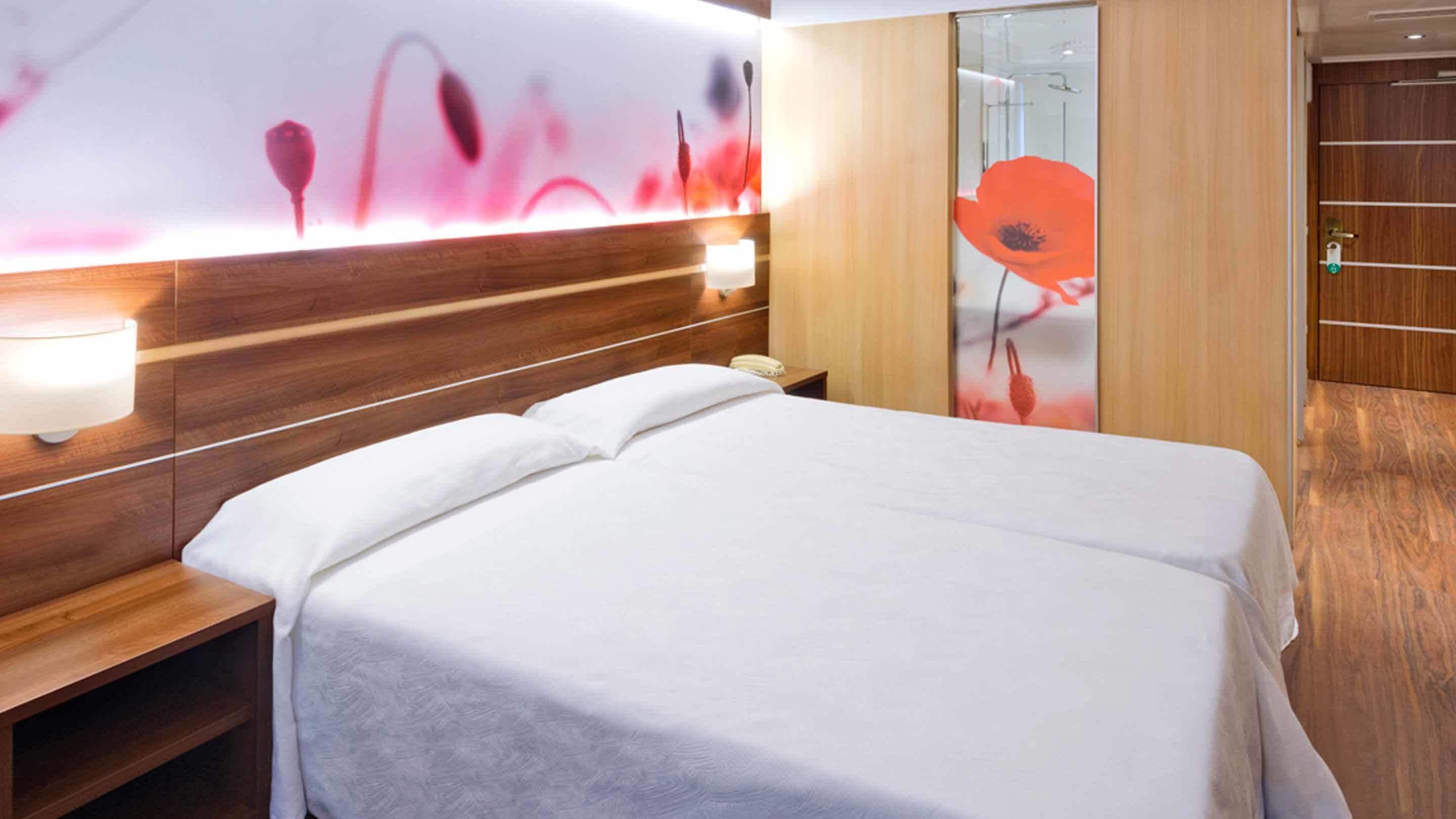 1 bedroom, premium bedding, minibar, in-room safe