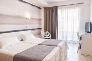 Premium bedding, minibar, in-room safe, desk - KAKTUS Hotel Volga (Calella)
