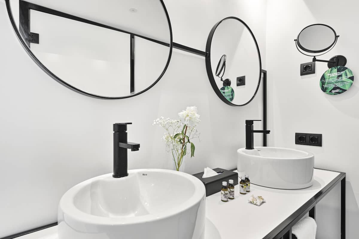 designer toiletries, hair dryer, towels