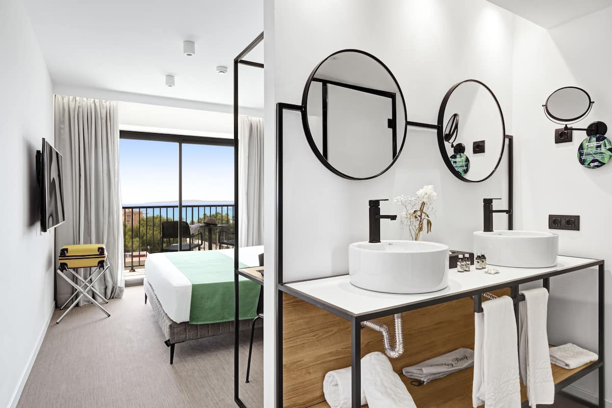 1 bedroom, in-room safe, desk, free wifi