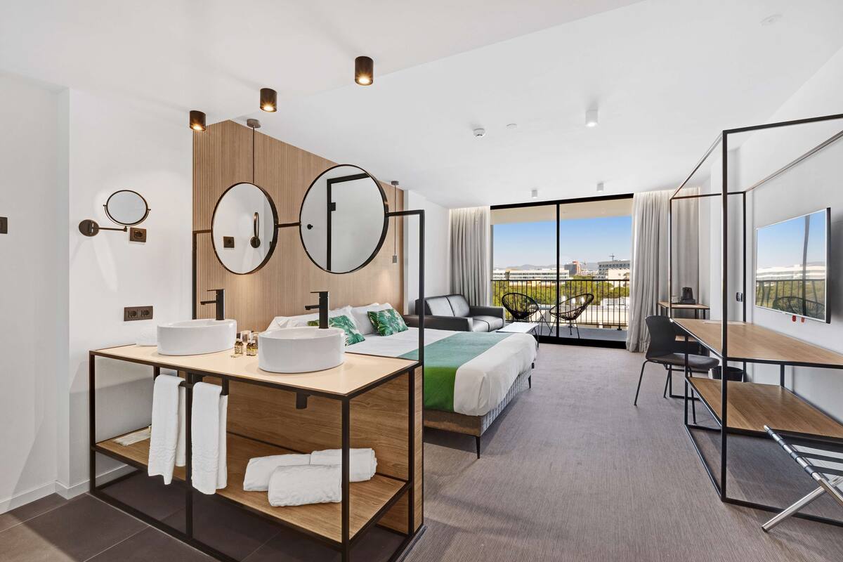 1 bedroom, in-room safe, desk, free wifi