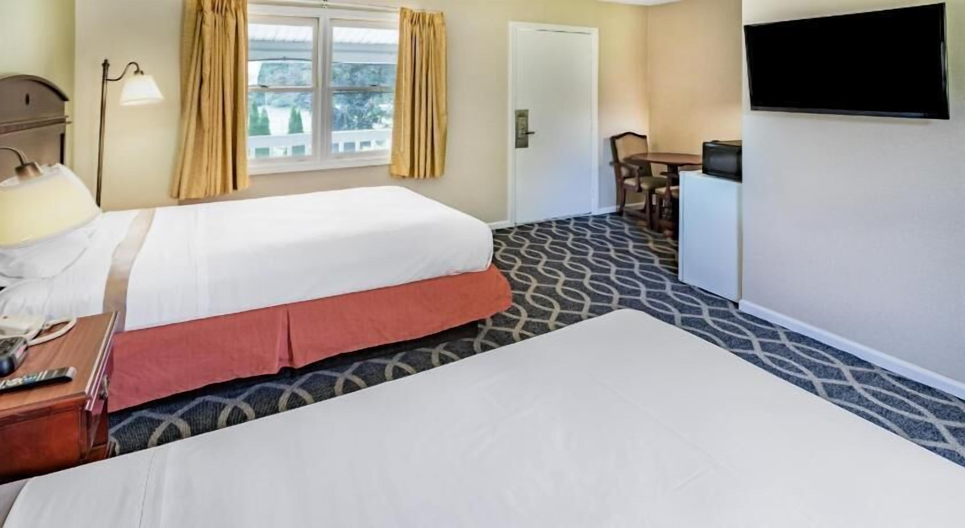In-room safe, desk, free cribs/infant beds, free rollaway beds