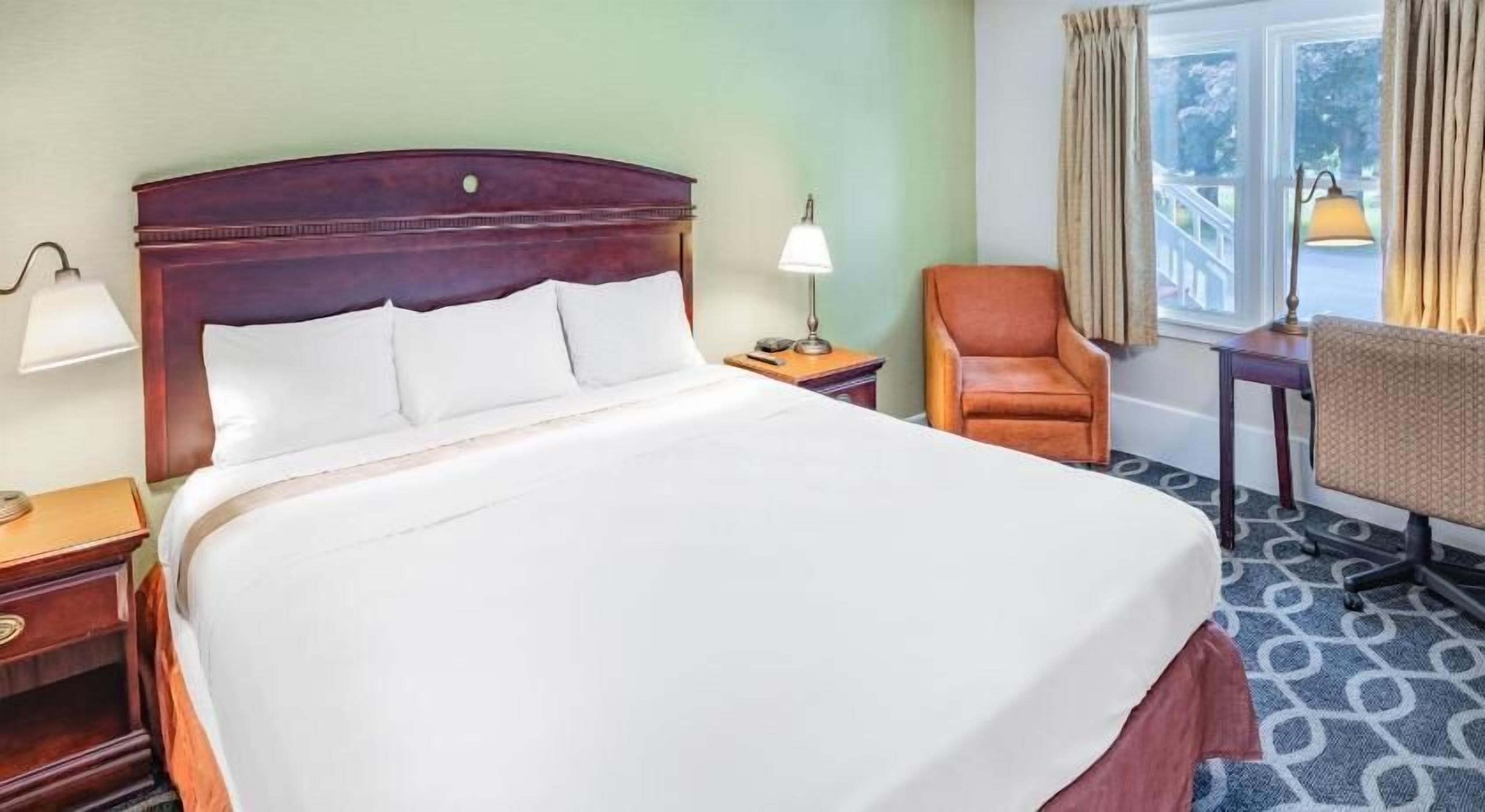In-room safe, desk, free cribs/infant beds, free rollaway beds