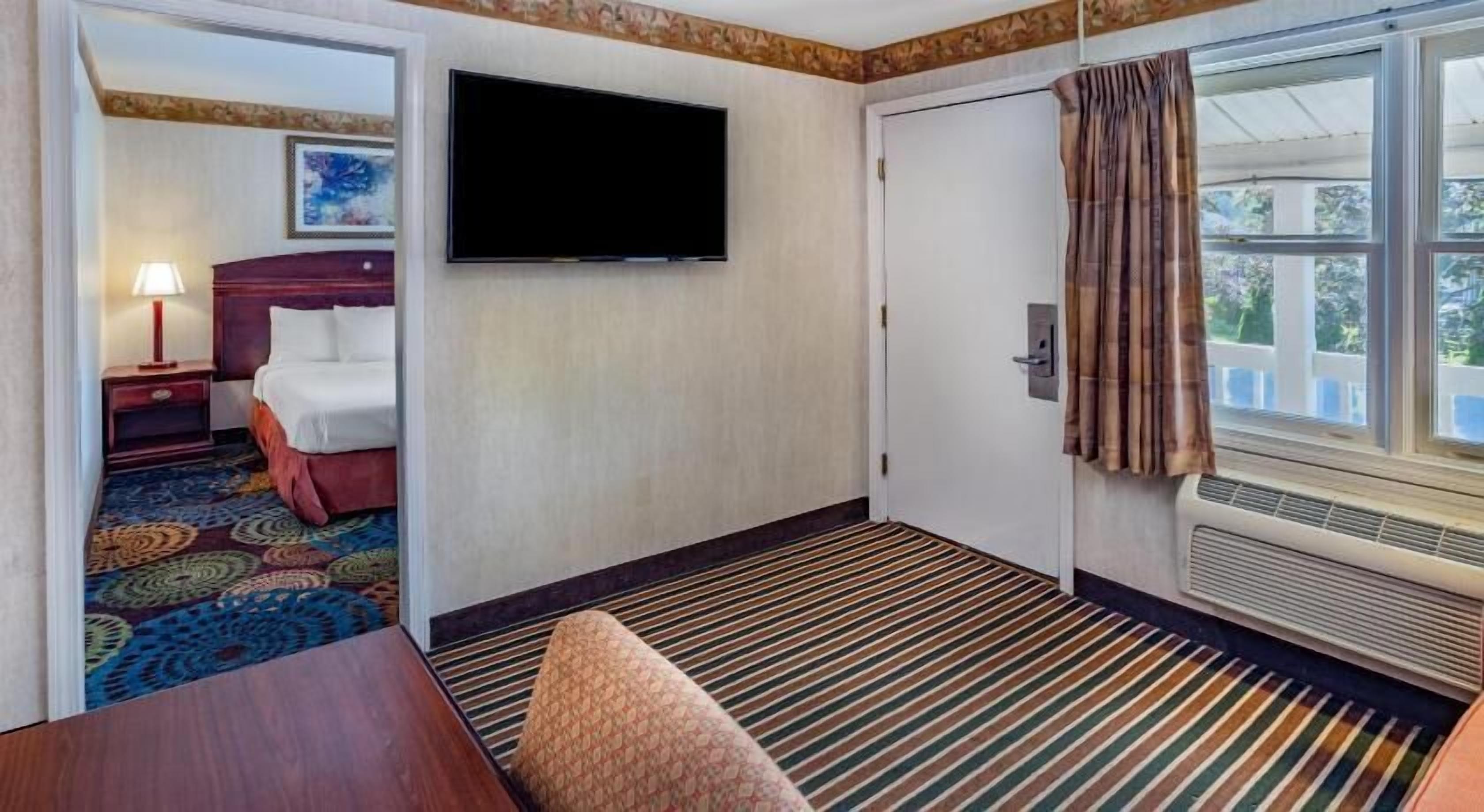 In-room safe, desk, free cribs/infant beds, free rollaway beds