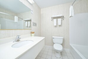 Combined shower/tub, free toiletries, hair dryer, towels