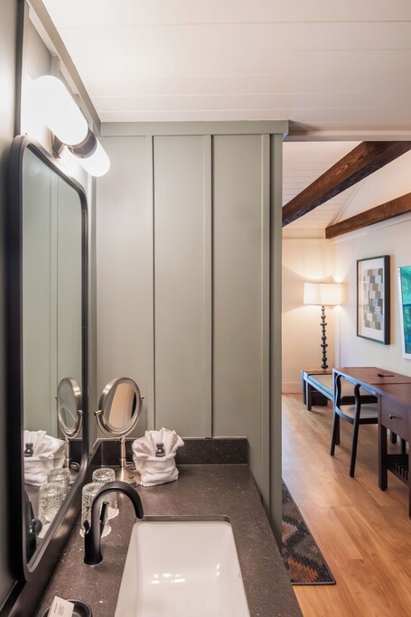 Historic Rocky Waters Inn, A Small Luxury Hotel - Image 22
