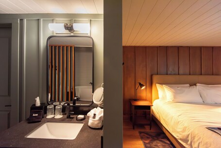 Historic Rocky Waters Inn, A Small Luxury Hotel - Image 11