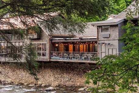 Exterior. Historic Rocky Waters Inn, A Small Luxury Hotel