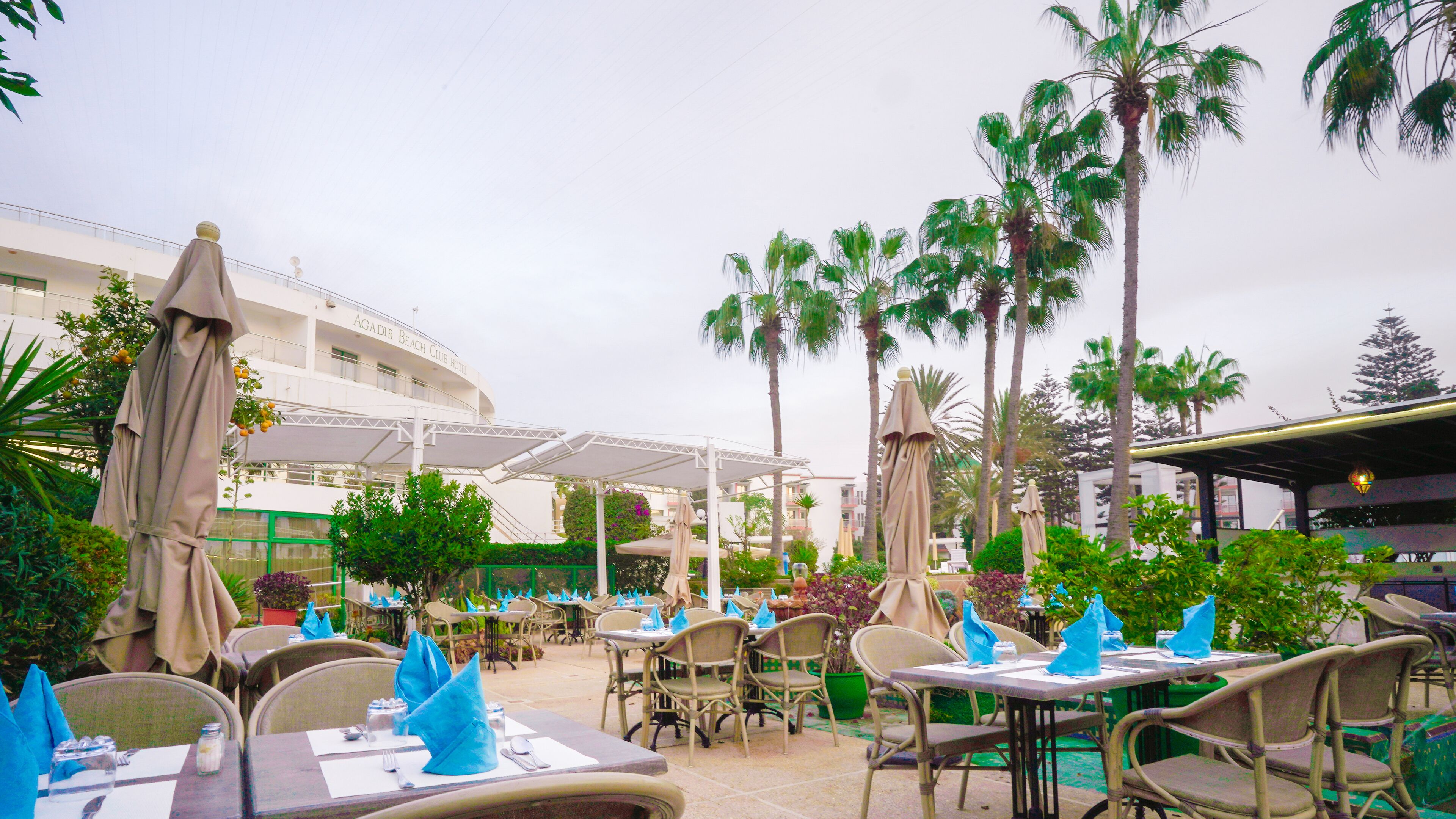 6 restaurants; ze serveren er ontbijt en diner 