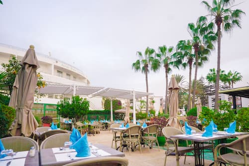 6 restaurants servant le petit déjeuner et le dßner