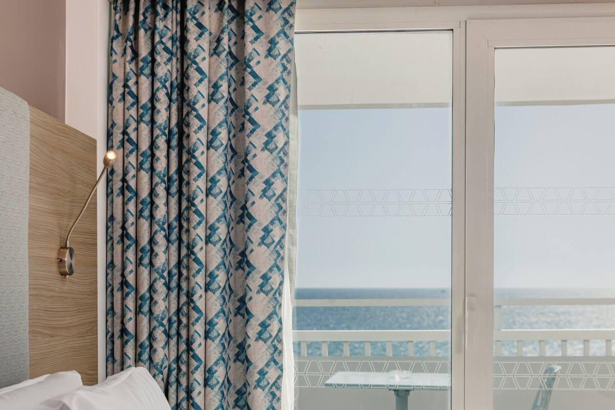 Standard Double Room, Partial Ocean View | 1 bedroom, premium bedding, minibar, in-room safe