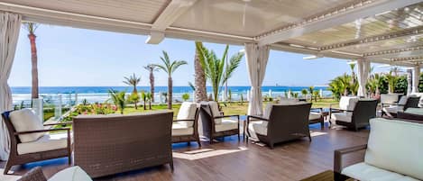 3 restaurants, dinner served, Italian cuisine