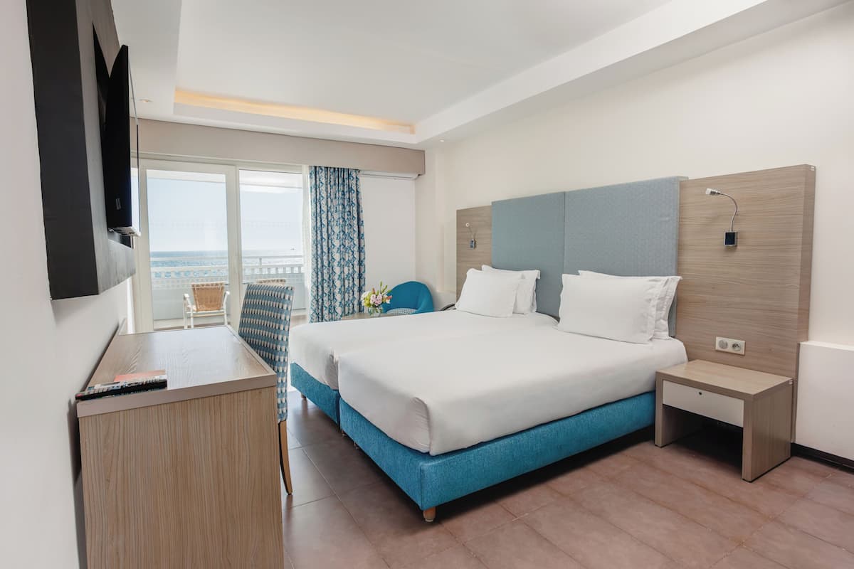 Standard Twin Room, Partial Ocean View | 1 bedroom, premium bedding, minibar, in-room safe