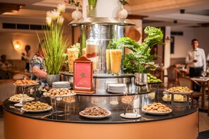 3 restaurants; ze serveren er lunch, diner en brunch 