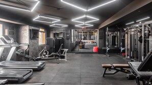 A gym with treadmills, weight machines, and a mirrored wall. - Hotel Argana (Agadir)