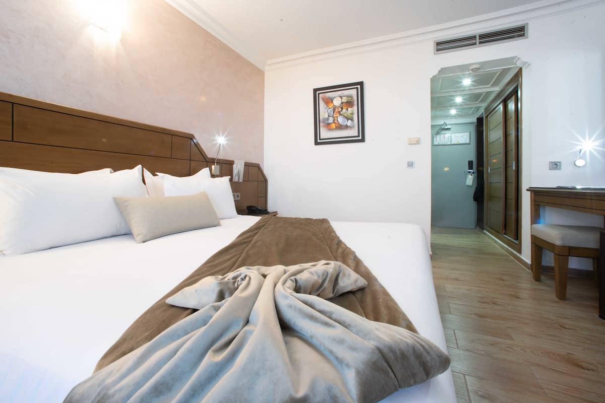 Premium bedding, minibar, in-room safe, desk