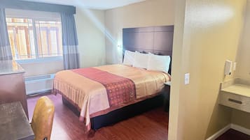 Standard Room, 1 King Bed