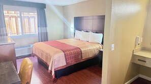 Standard Room, 1 King Bed | Desk, free WiFi, bed sheets - Valley Inn (Watsonville)