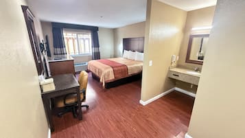 Standardzimmer, 1 King-Bett | Schreibtisch, kostenloses WLAN, Bettwäsche