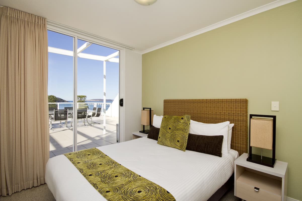 2 bedrooms, premium bedding, in-room safe, individually furnished