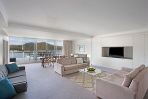 Penthouse, 3 Bedrooms | Premium bedding, in-room safe, individually furnished, desk - Mantra Ettalong Beach (Ettalong Beach)