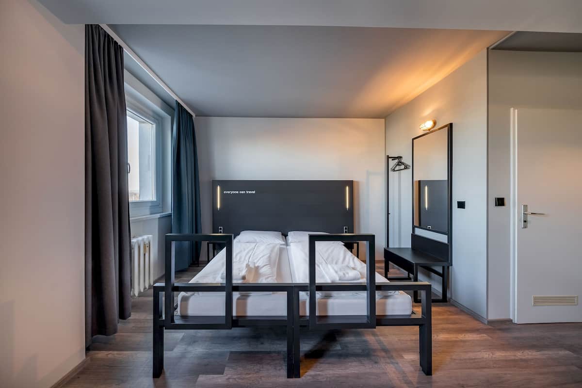 Kamar Twin | Brankas, Wi-Fi gratis, dan seprai linen