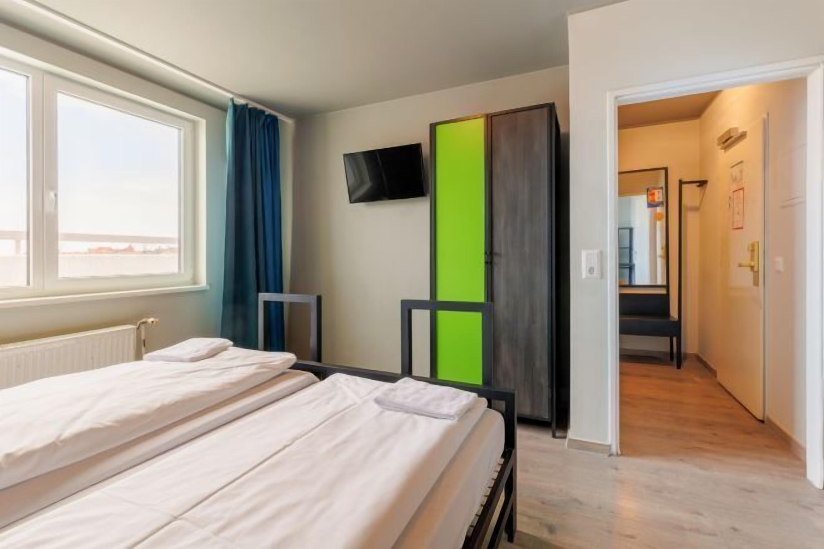 Caja de seguridad en la habitación, escritorio y wifi gratis 