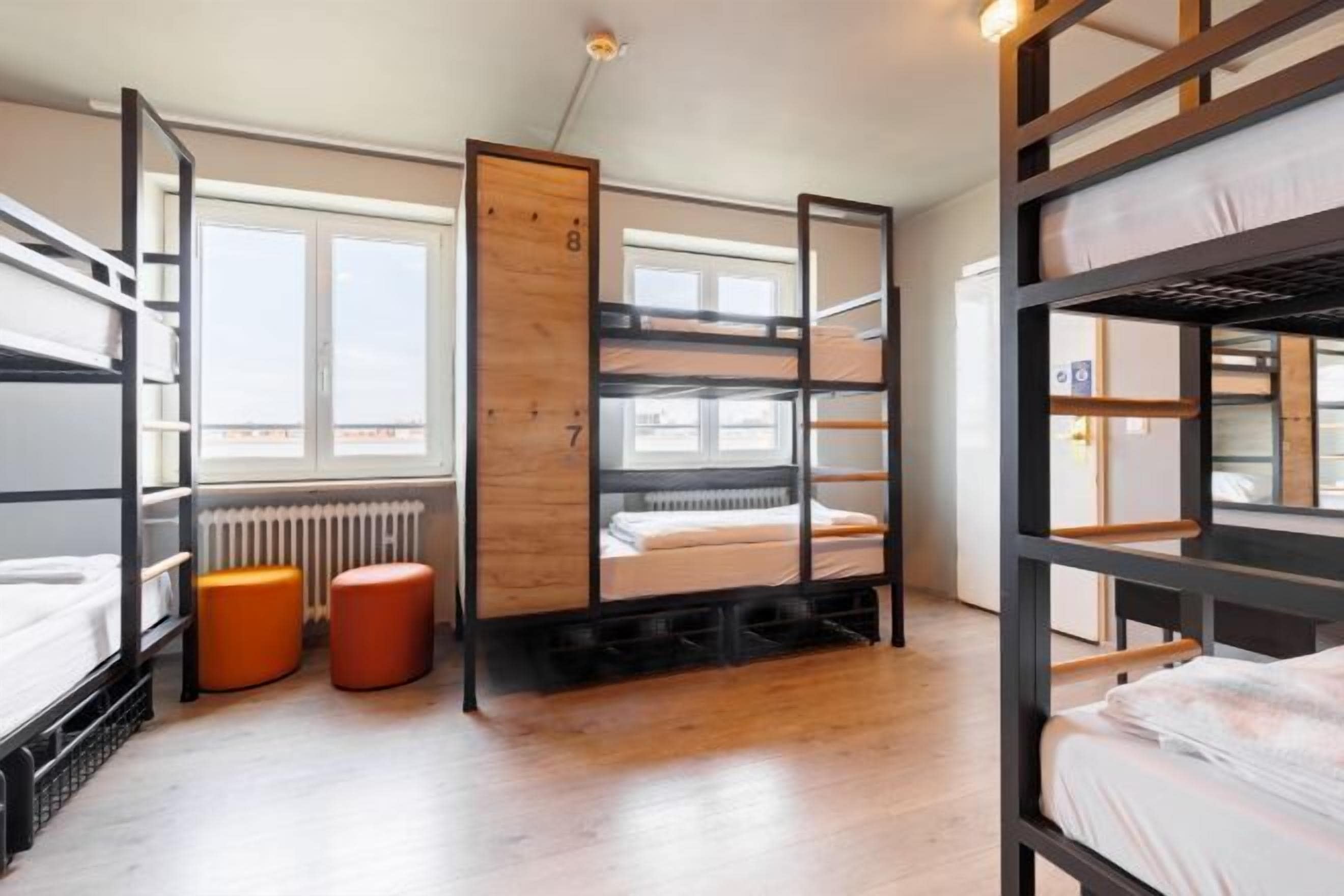 Caja de seguridad en la habitación, escritorio y wifi gratis 