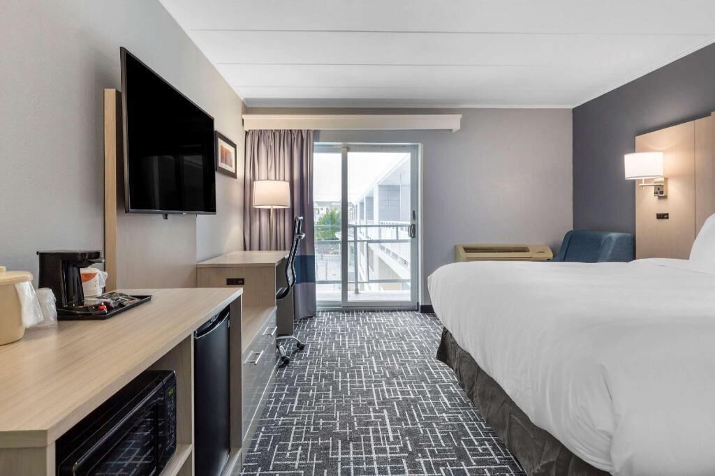 Desk, blackout drapes, iron/ironing board, free WiFi