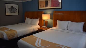 Rom – standard, 2 queensize-senger | Strykejern/-brett, internett (inkludert) og sengetøy