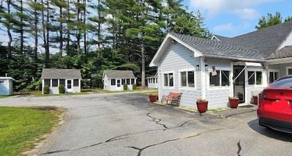 Pilgrim Inn & Cottages