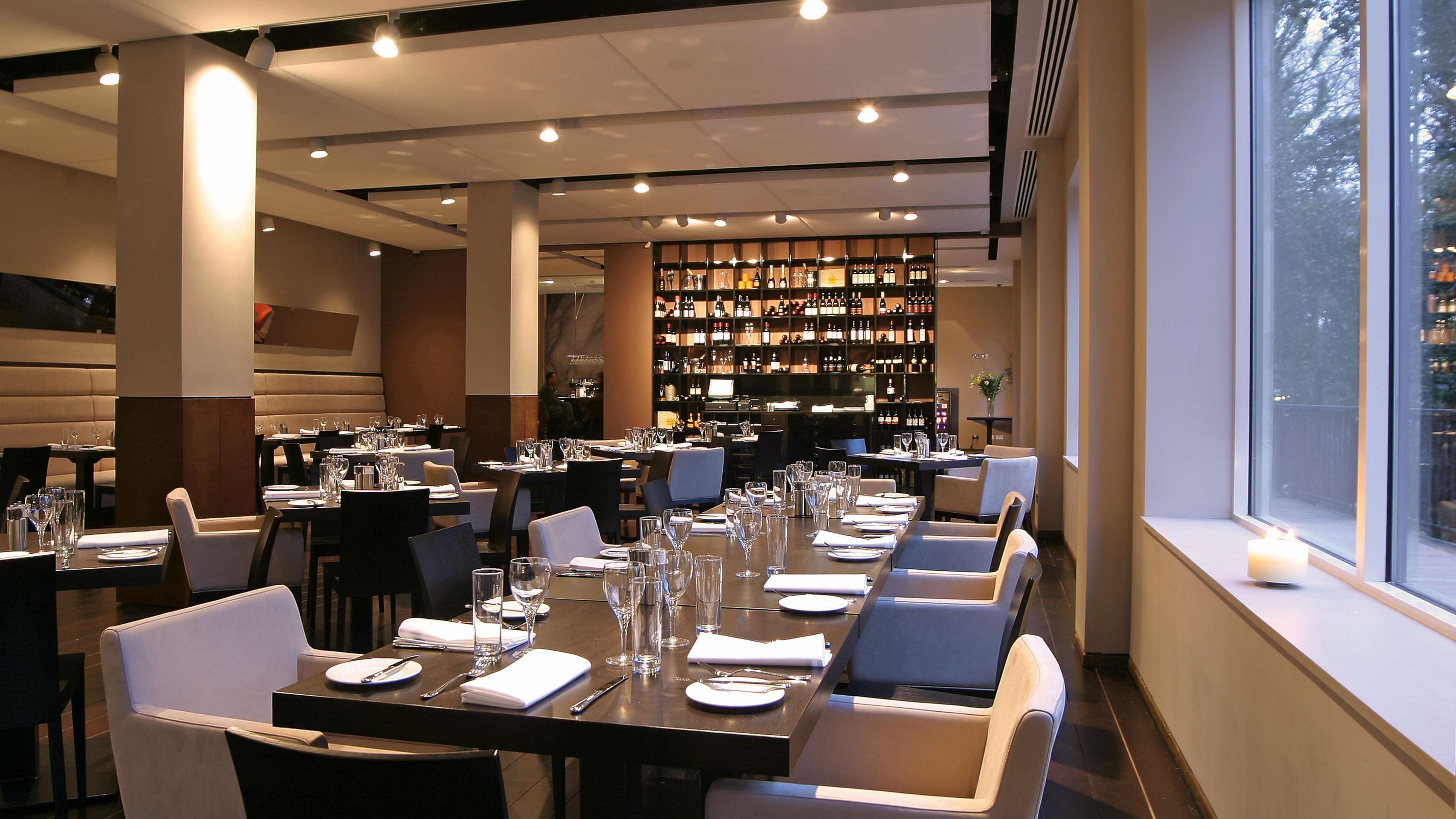 breakfast, lunch, dinner served; local cuisine, al fresco dining