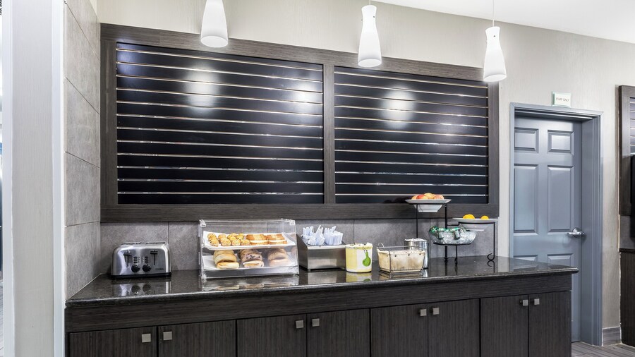 Platinum Inn & Suites Webster