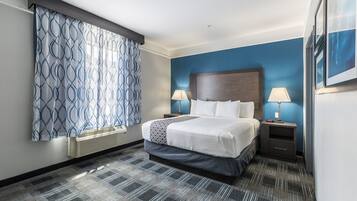 Sängtillbehör av högsta kvalitet, skrivbord och strykjärn/strykbräda