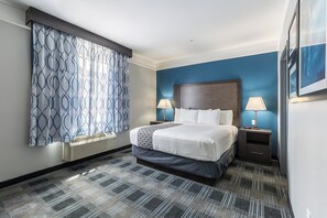 Ylelliset vuodevaatteet, työpöytä, silitysrauta/-lauta, ilmainen Wi-Fi