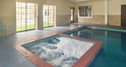 Platinum Inn & Suites Webster